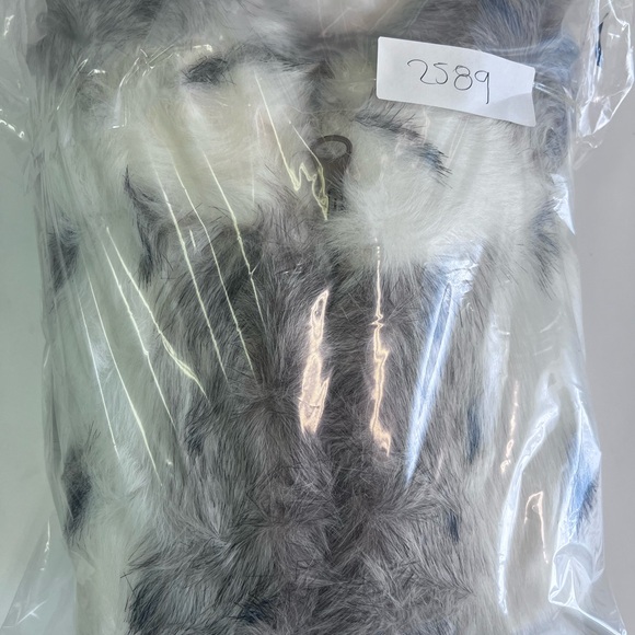 Olympia Vest Womens Medium Faux Fur Sleeveless Reversible Open Front Gray White - Picture 11 of 11